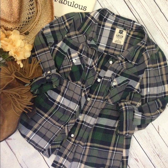 Levi's Tops - Levi's button up flannel